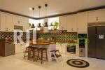Area dapur berkonsep modern dengan sentuhan klasik