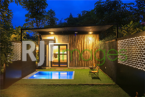 Executive Room bernuansa industrial tropical dengan private pool