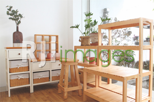 Furnitur bernuansa simpel mempercantik dekorasi ruang