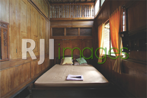 Kamar tidur rumah induk