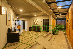 Lounge area depan sebagai communal space bagi tamu