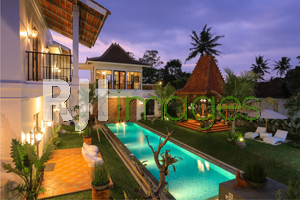 Ruang Petualangan Elegan Tradisional Jawa AASHRAYA by Ubu Luxury