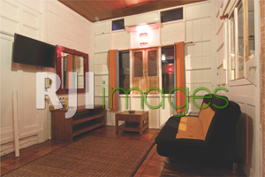 Ruang keluarga di kamar tipe double bed