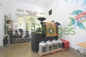 Ruang roasting dengan mesin lokal