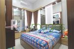 Kamar tidur utama bernuansa minimalis modern