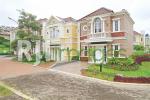 Rumah contoh tipe Classic-deluxe (tengah) & Colonial-deluxe (kiri), Paramount Vi